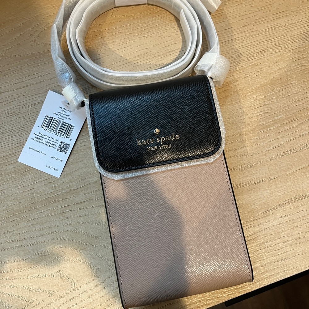 MADISON NORTH SOUTH FLAP PHONE CROSSBODY
Color: Toasted Hazelnut Multi Size: U